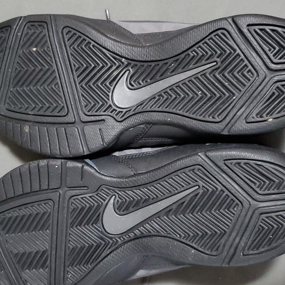 Nike men's tennis shoes - Picture 4 of 4